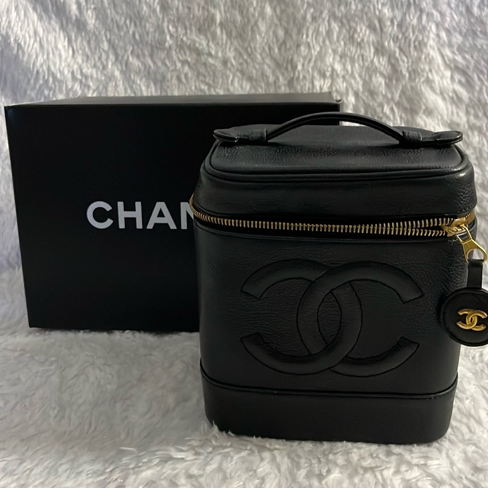 Authentic Prelove Chanel Caviar vanity case